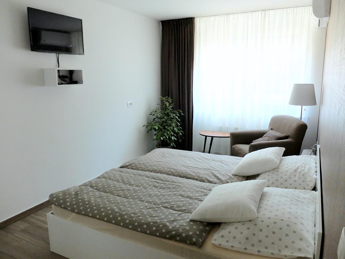 Garni Hotel Azur Ljubljana Eksteriør bilde