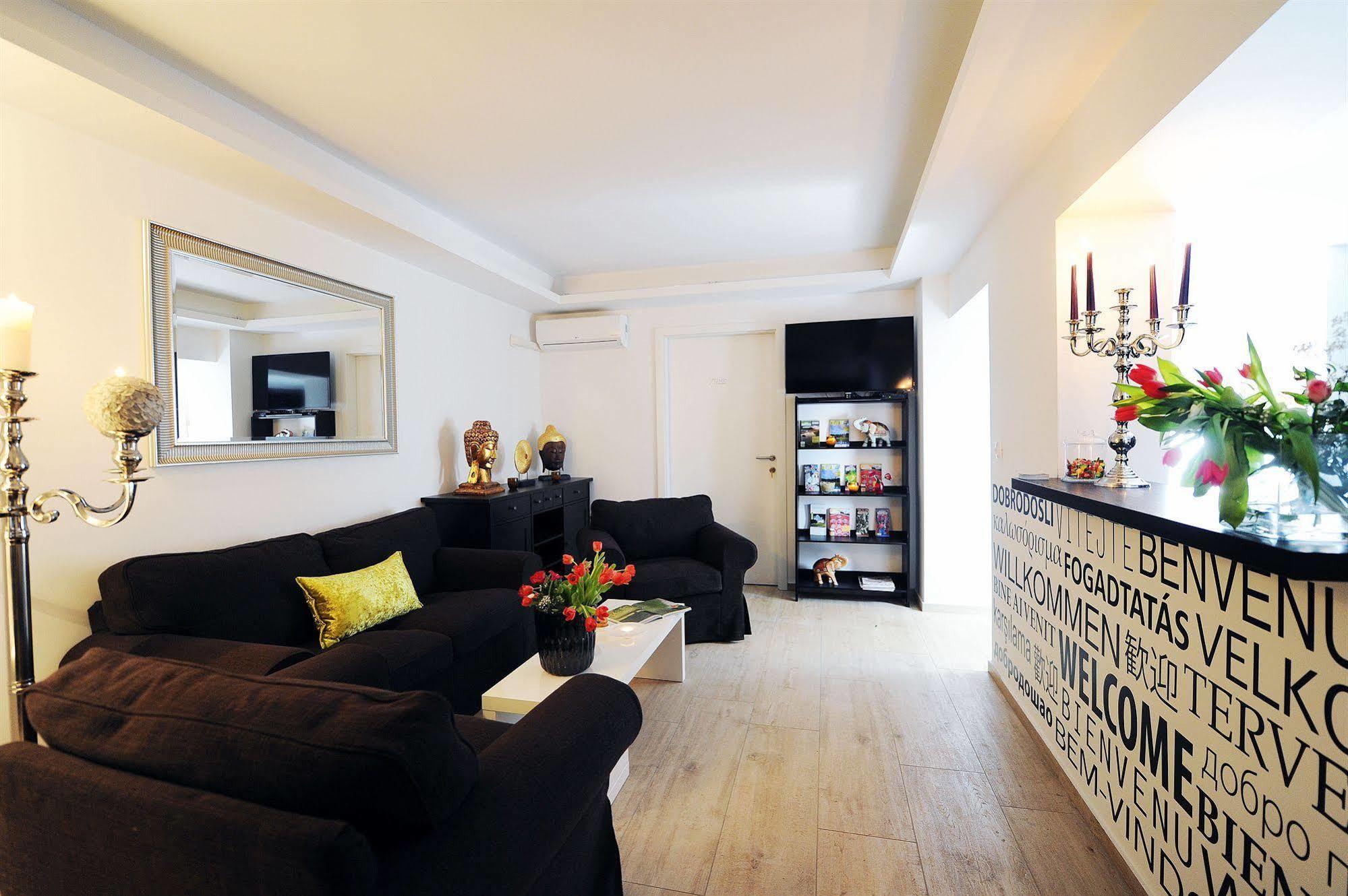 Garni Hotel Azur Ljubljana Eksteriør bilde