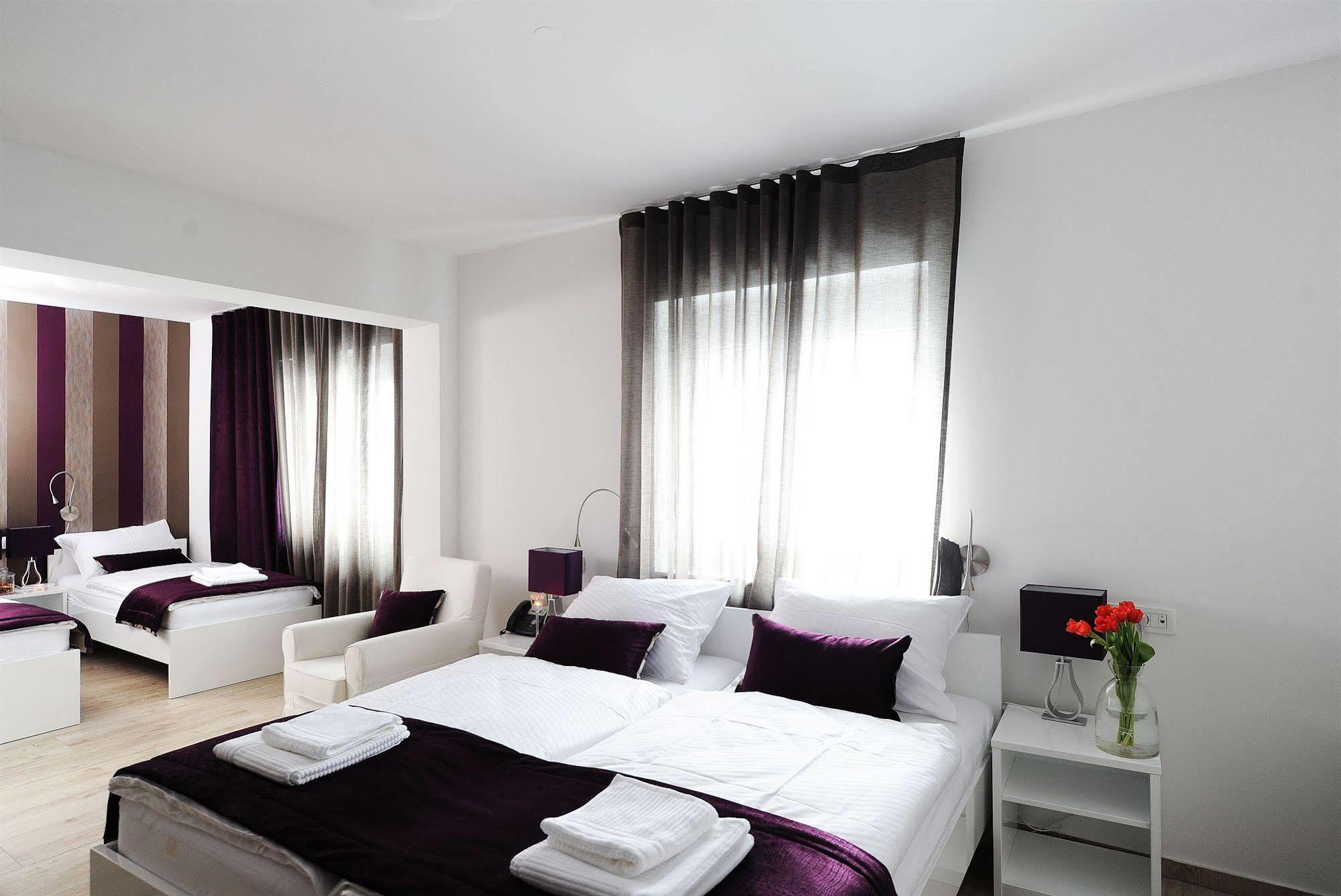 Garni Hotel Azur Ljubljana Eksteriør bilde
